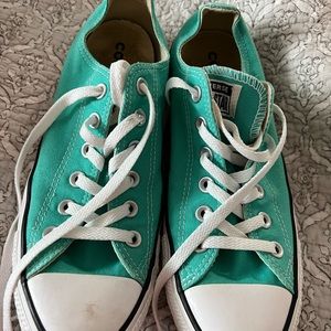 Teal green Converse 9 women’s, 7 men
